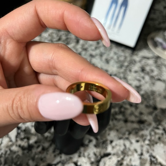 Woman’s rings - Picture 4 of 10